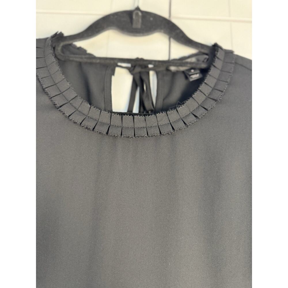 J.CREW Black Pleated Neck Keyhole Back Blouse 100% Polyester Sleeveless 8 - Picture 2 of 5